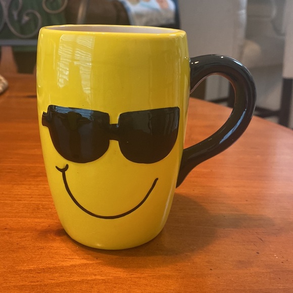 Cracker Barrel Smiley His & Her Yellow/Black Coffee Mugs - Set of 2 - SO CUTE 😎 - Picture 2 of 14